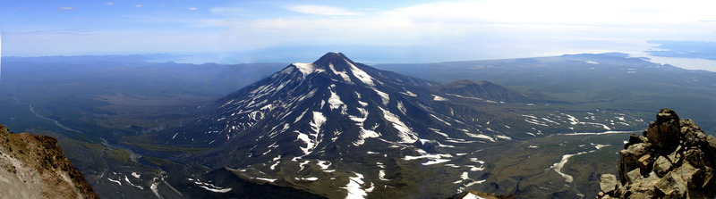 Вид с вершины Корякского вулкана. Авачинский вулкан