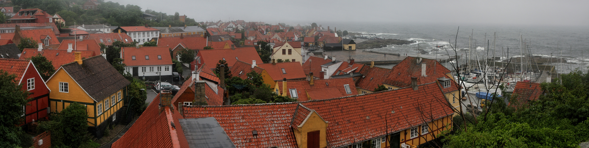 Борнхольм. Гудъем. Town of Gudhjem. Poblacion de Gudhjem.