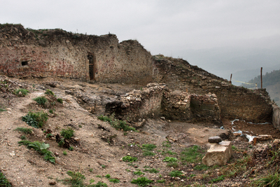 Руины крепости в Високо.