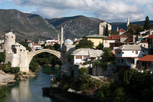 Мостар, старый город и мост.