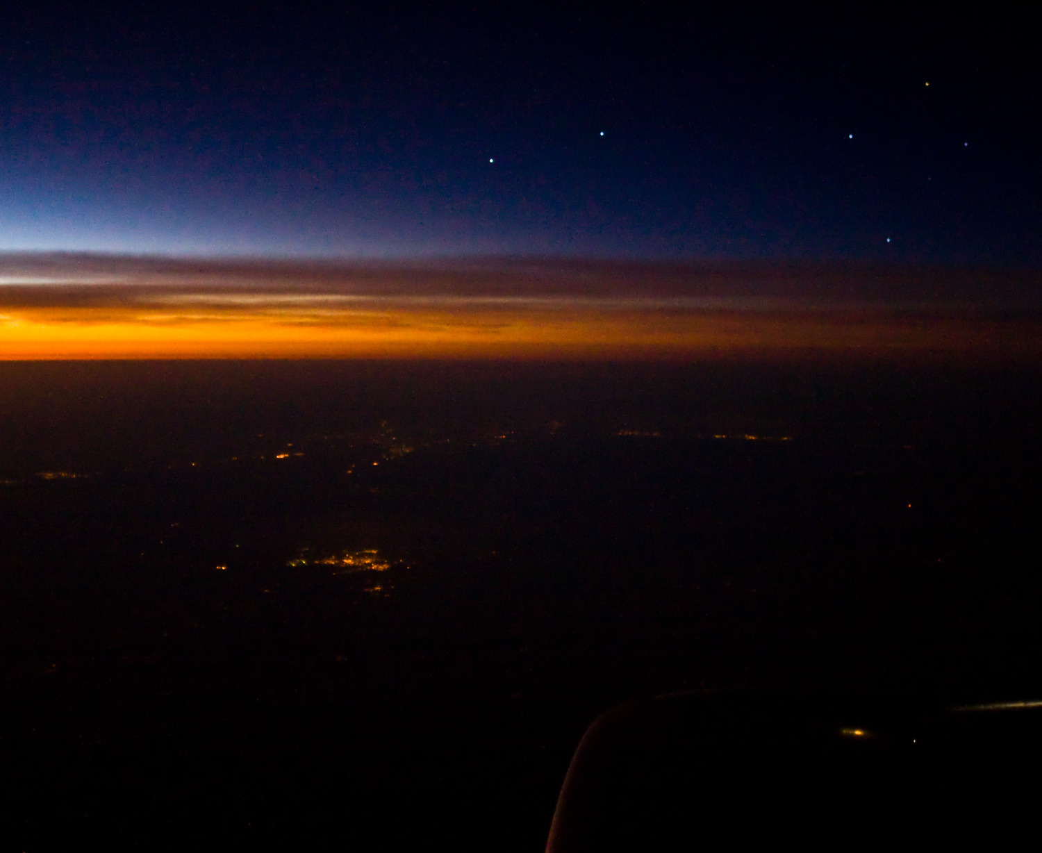 Вид из самолета. Восход, внизу индия, на горизонте - Южный Крест.