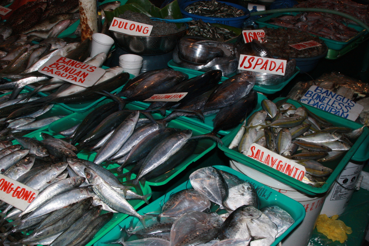 На рыбном рынке в Маниле.