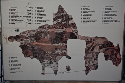 Репродукция мозаики, представляющей карту древней Палестины.