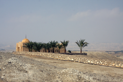 Один из храмов на берегу Иордана.