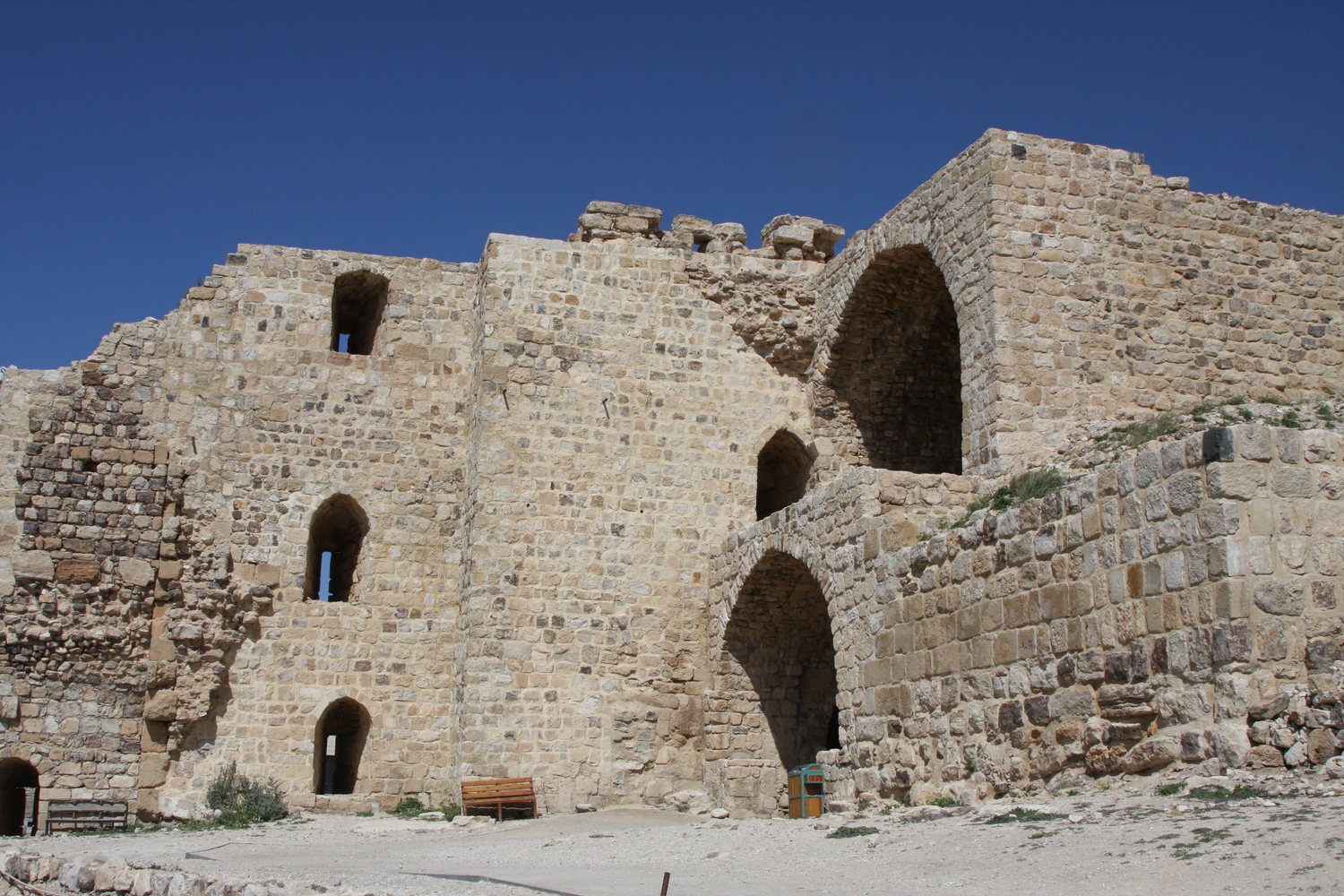 Замок аль-Карак. Часть укреплений, сохранившихся на углу замка.
