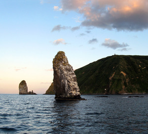 Скалы рядом с островом Старичков.