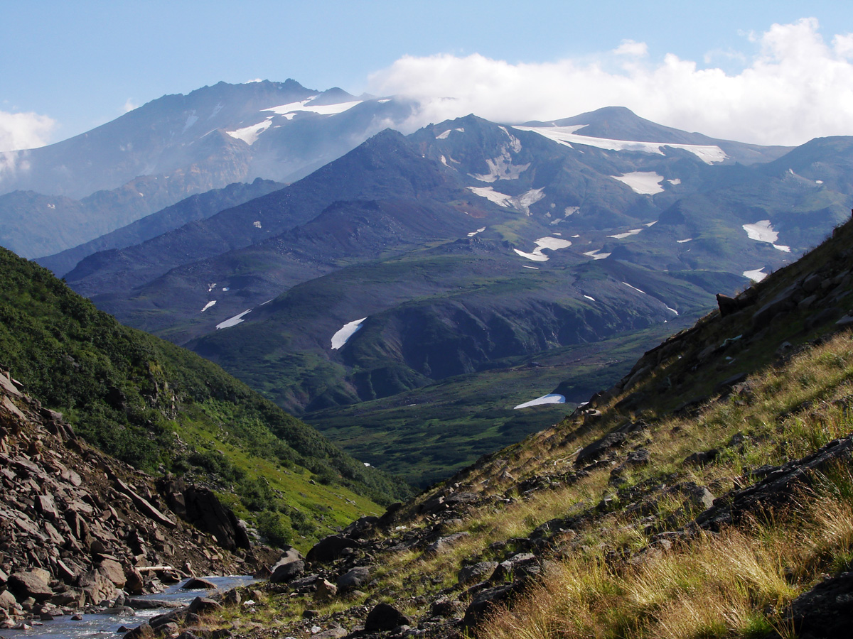 Мутновский вулкан, вид с северо-восток.