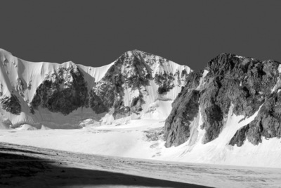 Пик МВТУ. Вид с ледника Западный Тютюргу