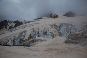 Ледопад, видимый с седловины перевала Туристов Грузии.
