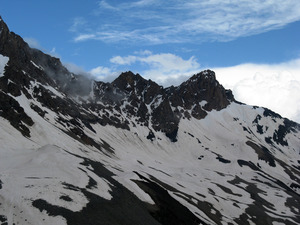 Скалистый со стоянок на морене ледника Крумкол.