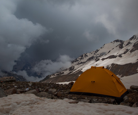 Лагерь на морене ледника Крумкол.