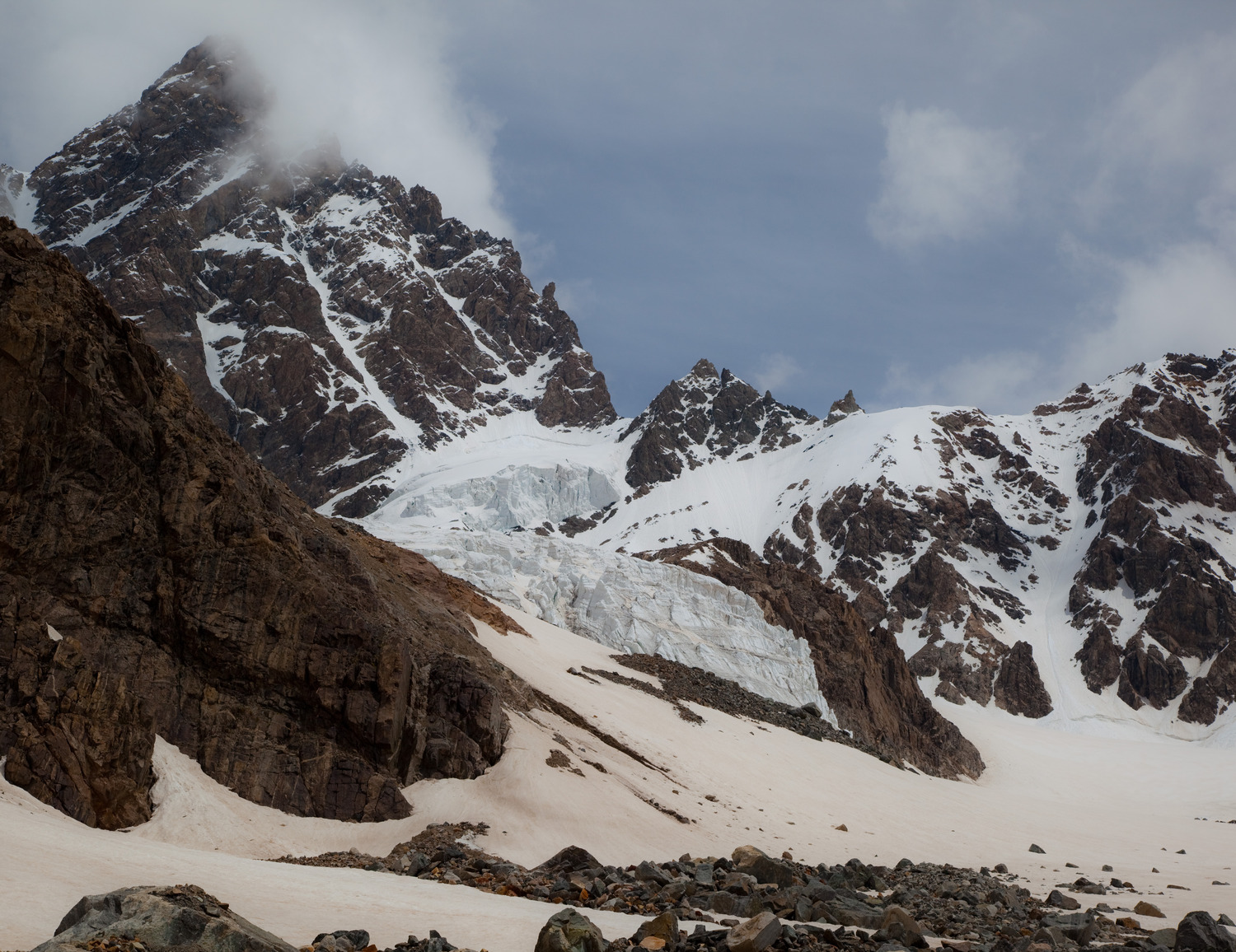 Ледник Селла и перевал Селла. С верхнего ледопада мы дюльфернули, а нижний обошли.