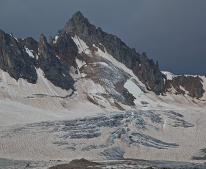 Каракая. Вид с ледника Западный Башиль.
