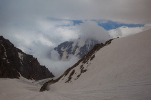 Вид вниз с ледника Южный Чат.