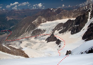 Вид на ледник Шаурту с Седловины перевала Рыжий Пояс.