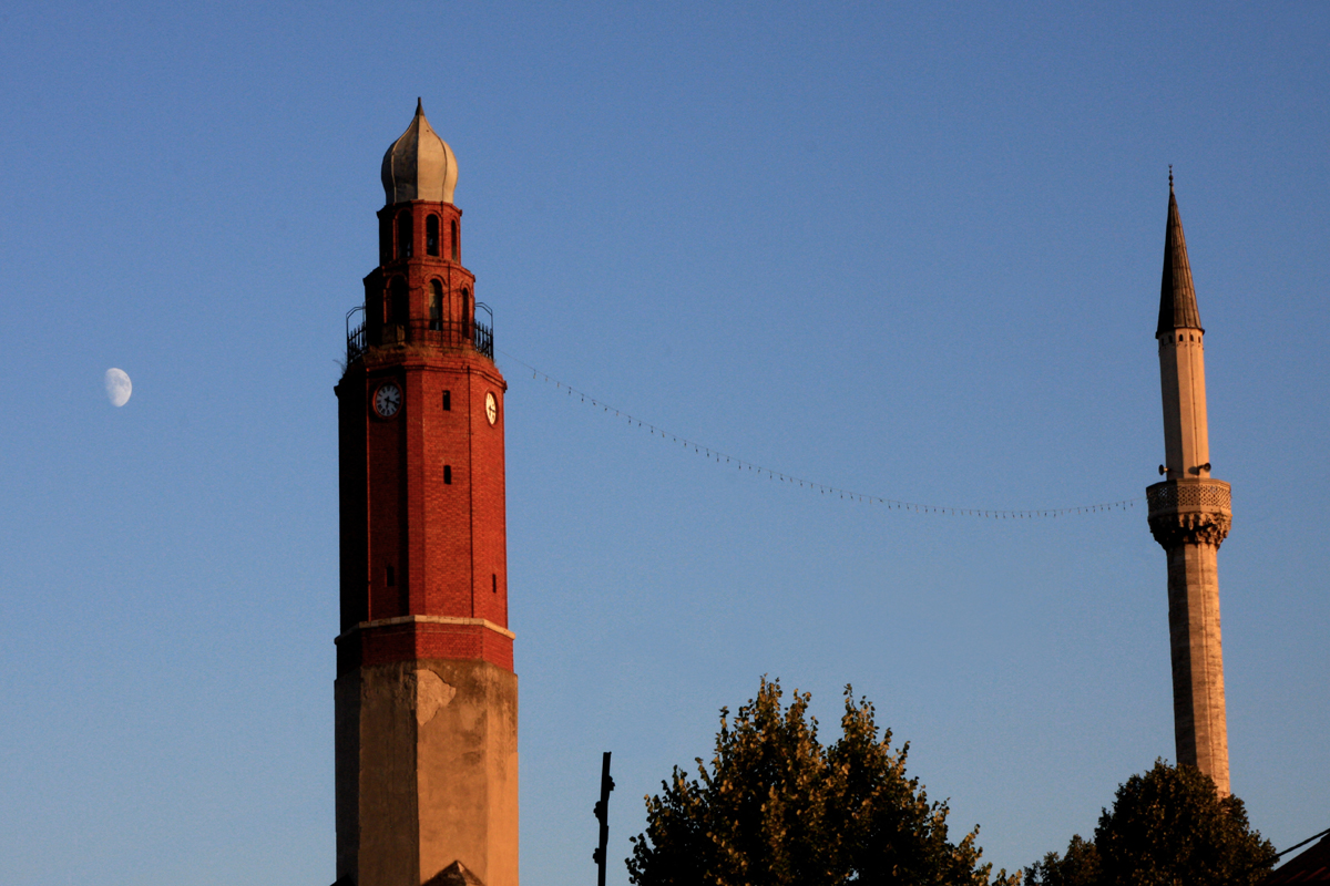 Мечеть султана Мурата и часовая башня.