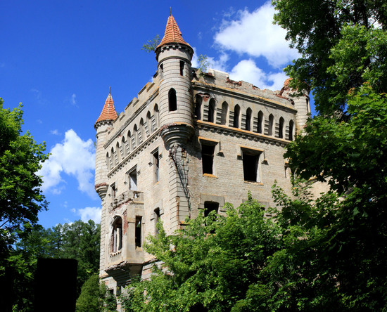 Жилая часть замка в Муромцево.