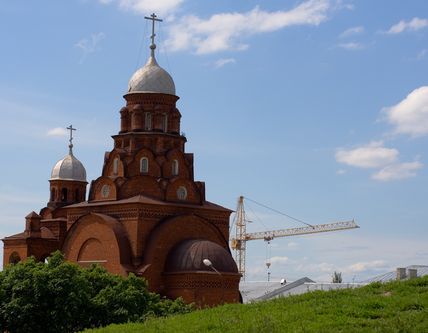 Церковь в центре Владимира.