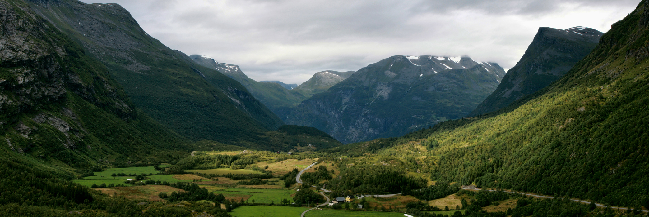 Норвегия, Мёре-о-Ромсдал, долина Гейрангера. Norway, M&#248;re-og-Romsdal, Geiranger valley