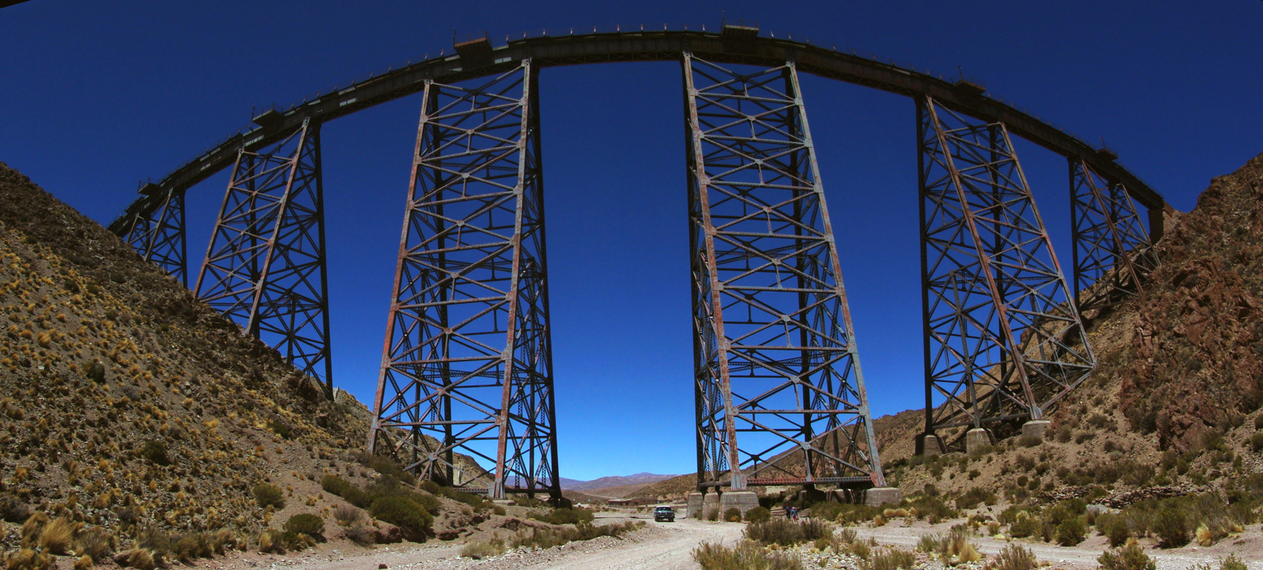 70-и метровый виадук Польворильа, на высоте 4200метров.