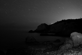 Берег черного моря ночью. Недалеко от Судака. Длинная выдержка, подсветка фонариком.
