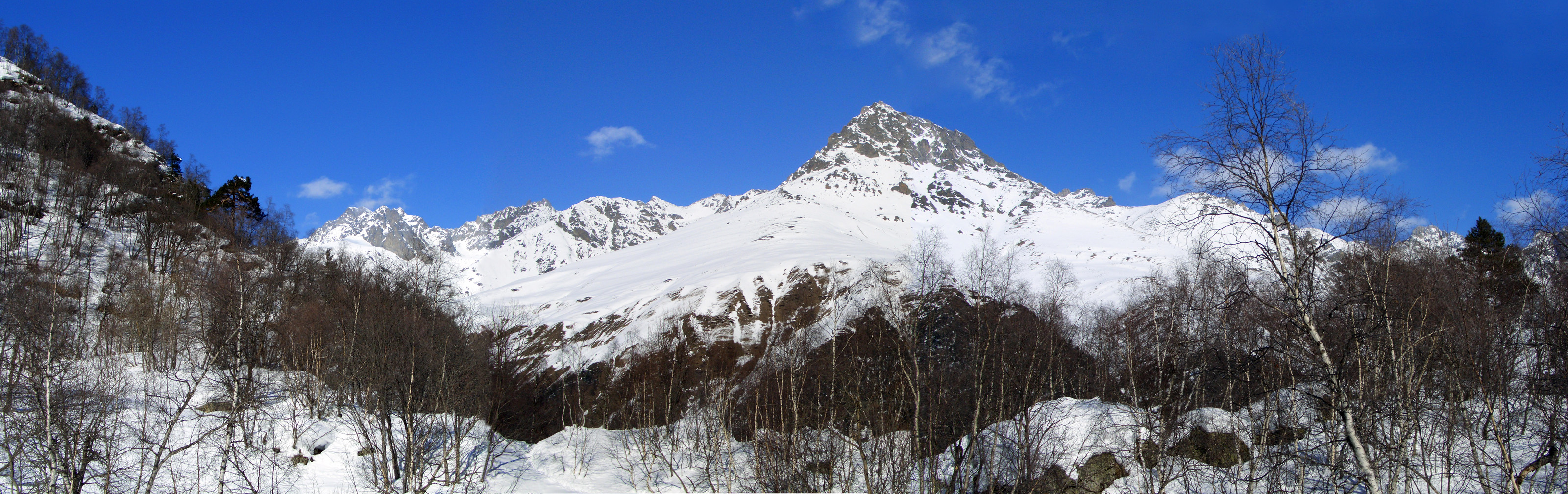 Панорама гор в Дигорском ущелье.