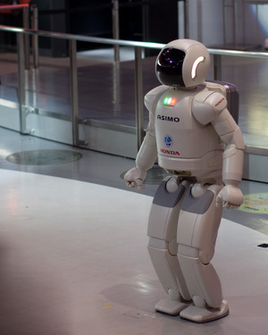 Asimo. Робот Асимо во время ежедневной презентации в музее Miraikan.
