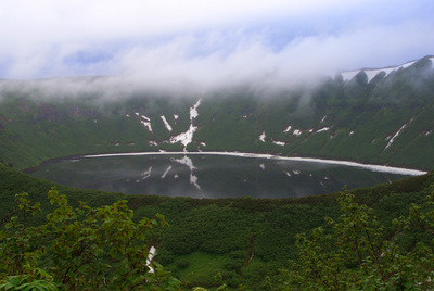 Озеро Чаша - кратер фриатического извержения.