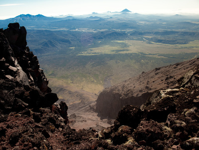 Кратер вулкана Опала. по южному склону постоянно идут обвалы