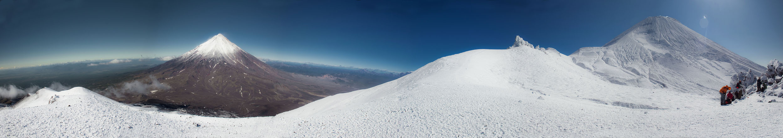 Панорама Авачинского и Корякского вулканов. Вид с воротника Авачи