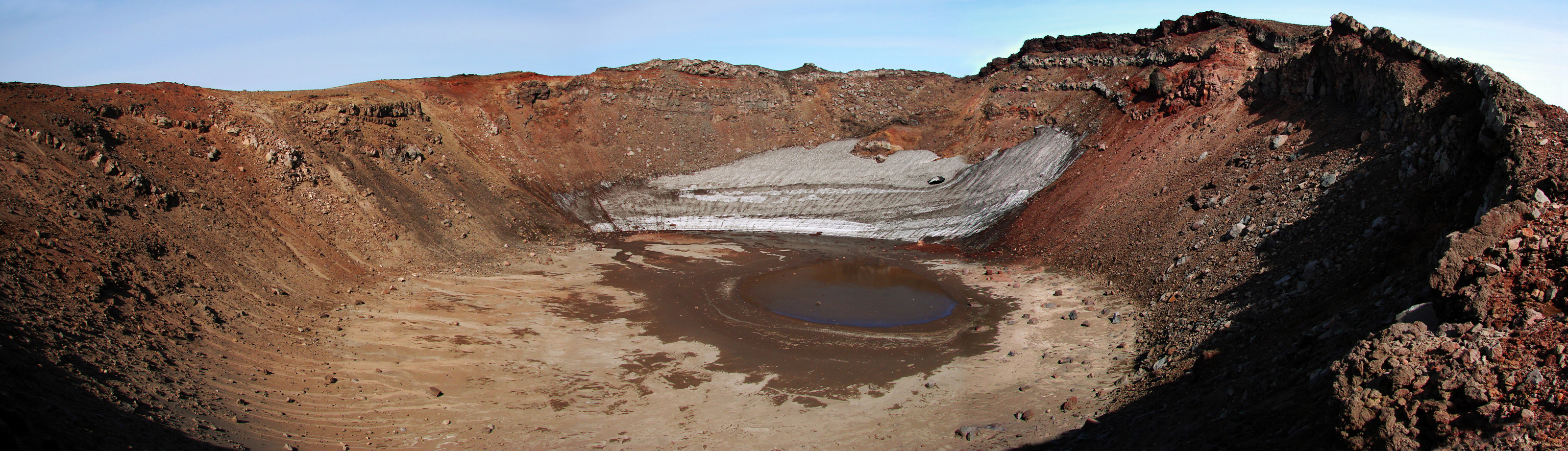 Один из кратеров вулкана Горелый.