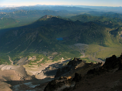 Озеро Зеленое у подножья Вилючинского вулкана.